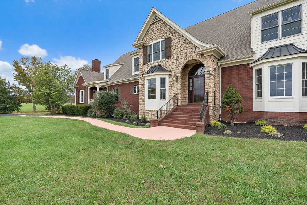 303 Middlefield Ln Lascassas, TN 37085