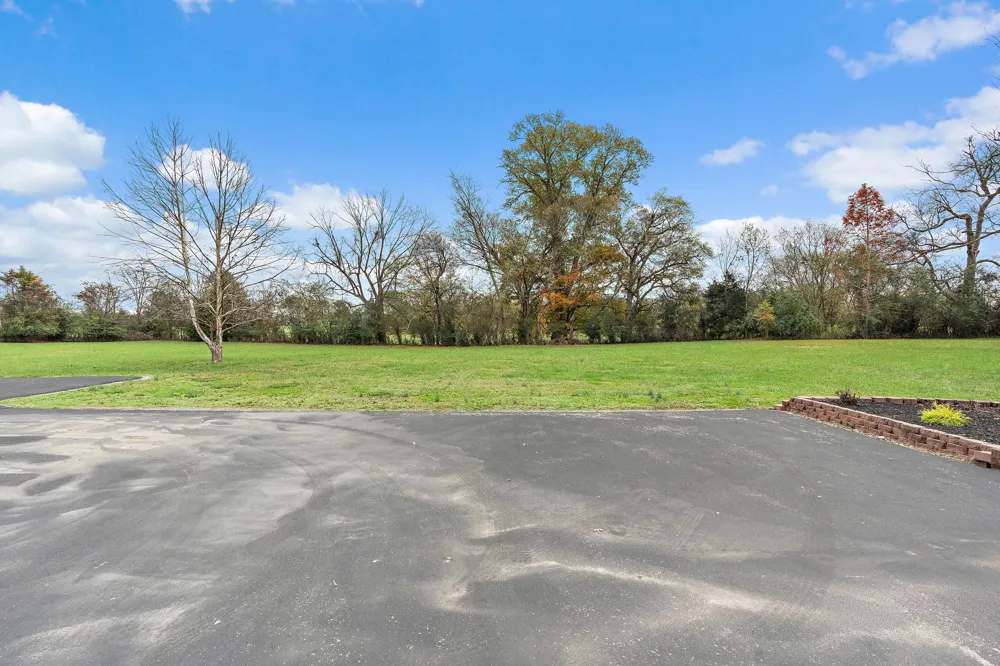 303 Middlefield Ln Lascassas, TN 37085