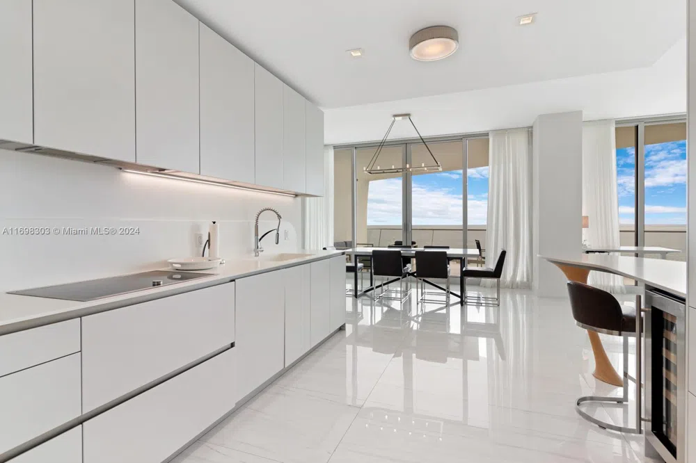 16901 Collins Ave #1402 Sunny Isles Beach, FL 33160