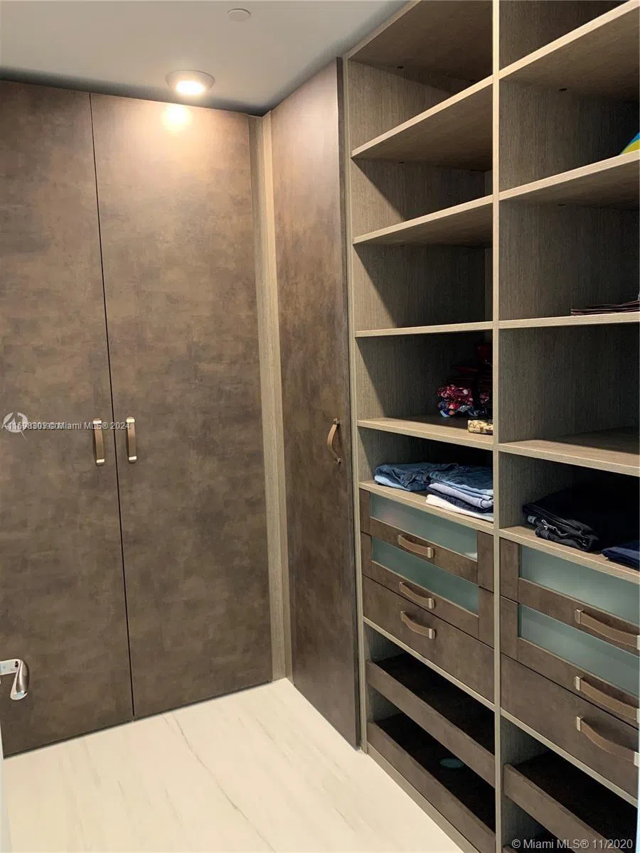 16901 Collins Ave #1402 Sunny Isles Beach, FL 33160