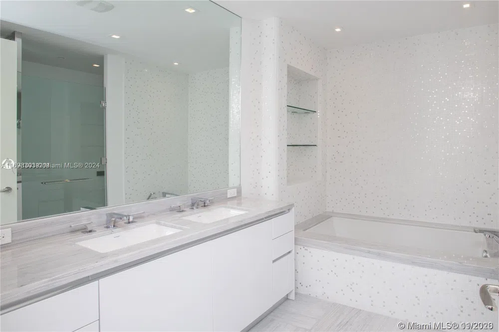 16901 Collins Ave #1402 Sunny Isles Beach, FL 33160
