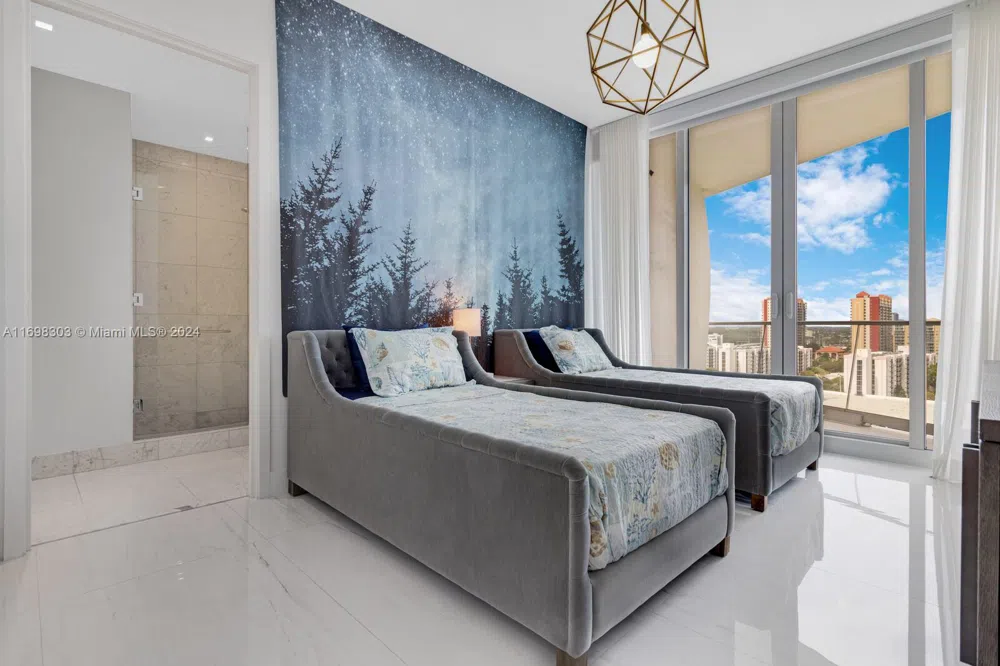 16901 Collins Ave #1402 Sunny Isles Beach, FL 33160