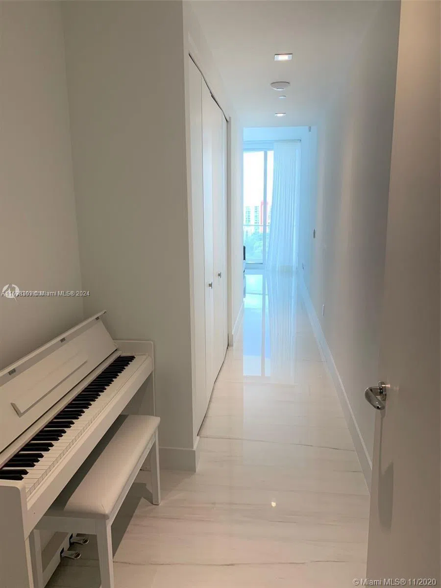 16901 Collins Ave #1402 Sunny Isles Beach, FL 33160