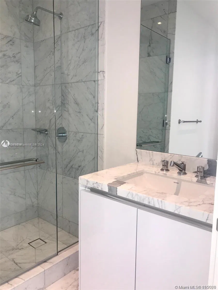 16901 Collins Ave #1402 Sunny Isles Beach, FL 33160