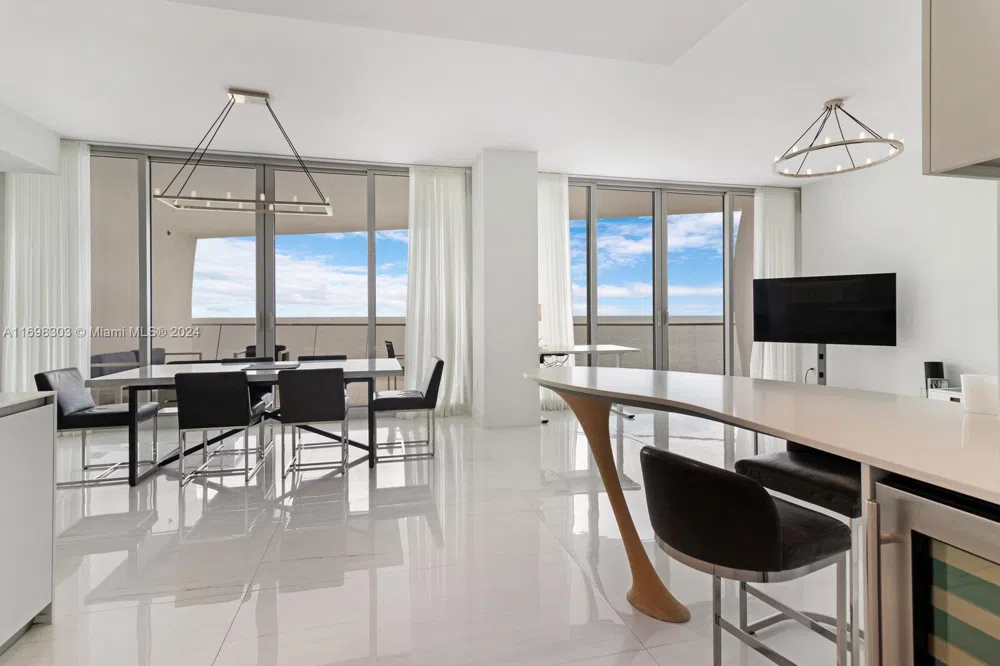 16901 Collins Ave #1402 Sunny Isles Beach, FL 33160