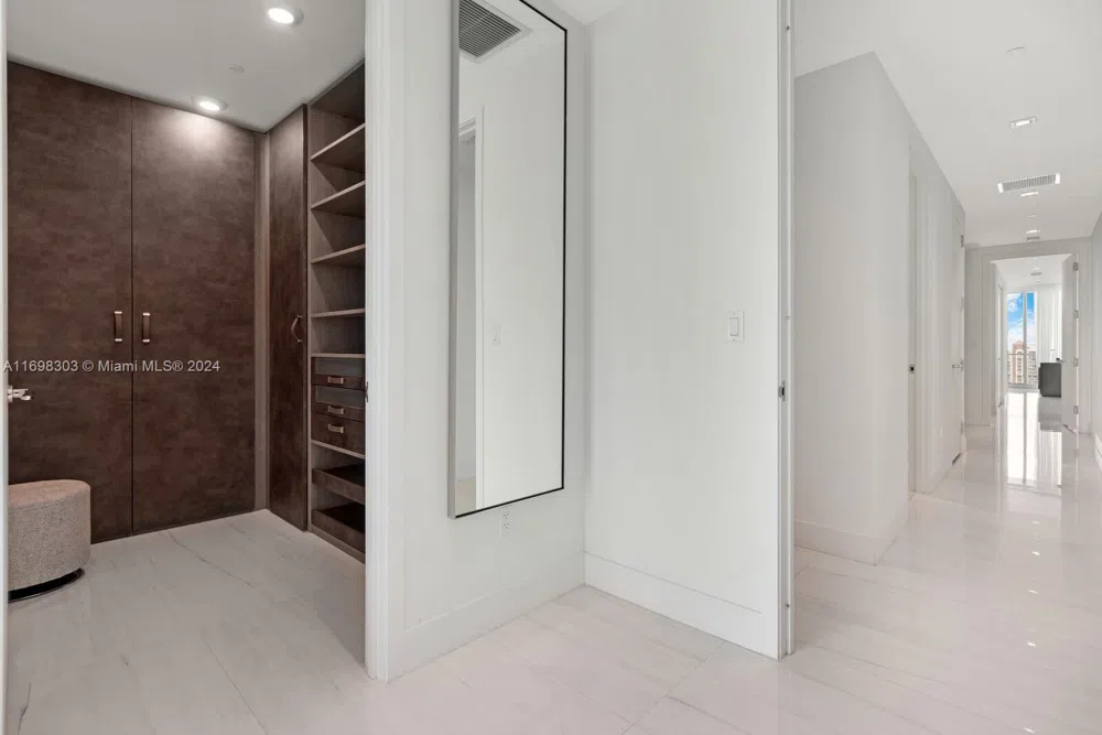 16901 Collins Ave #1402 Sunny Isles Beach, FL 33160