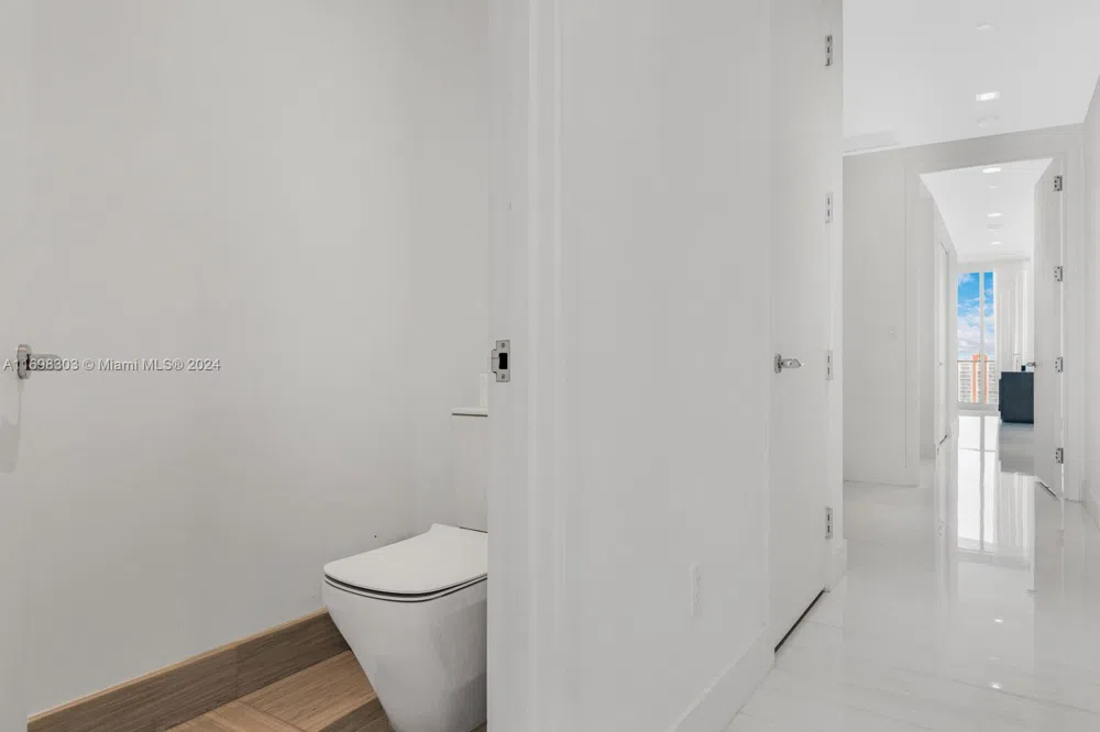 16901 Collins Ave #1402 Sunny Isles Beach, FL 33160