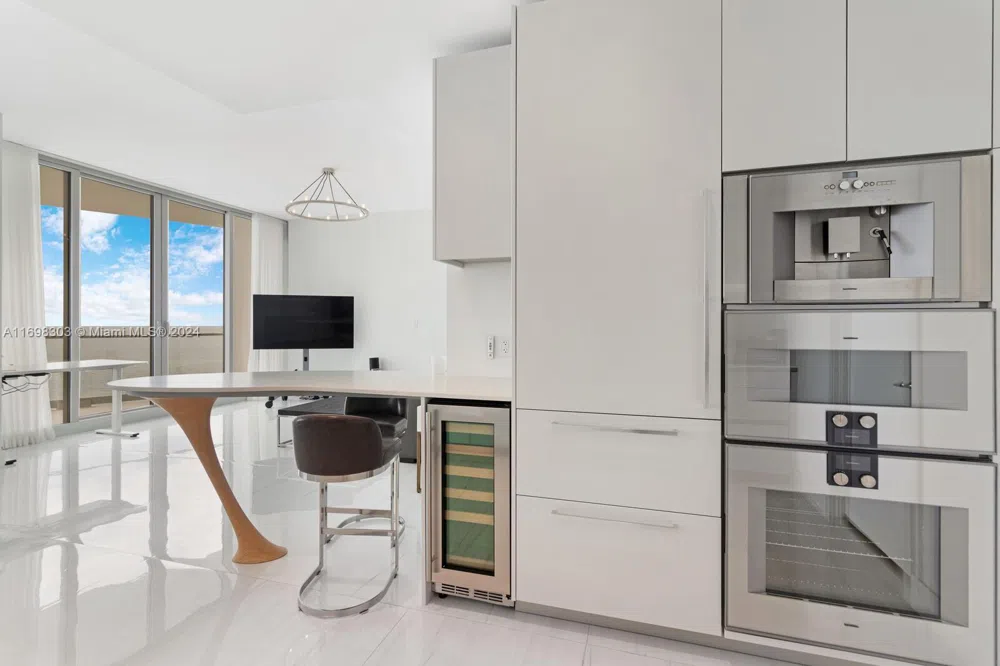 16901 Collins Ave #1402 Sunny Isles Beach, FL 33160