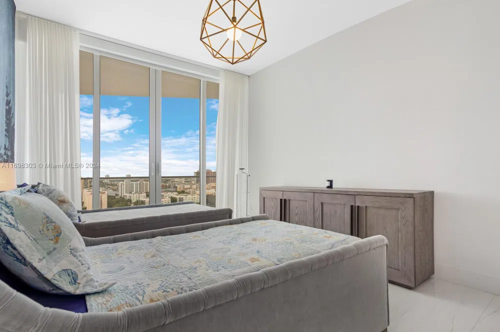 16901 Collins Ave #1402 Sunny Isles Beach, FL 33160