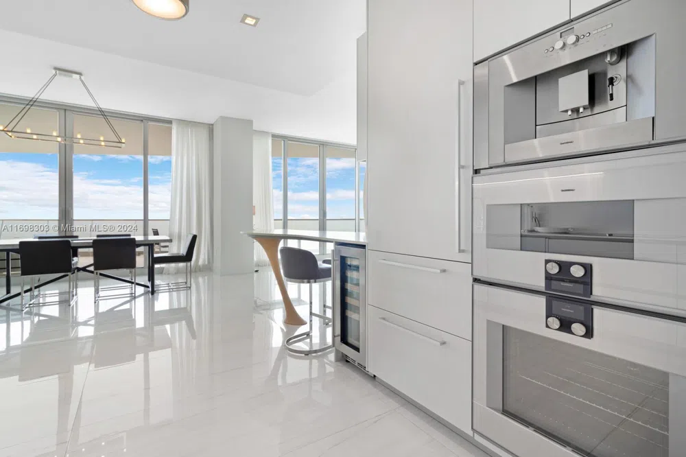 16901 Collins Ave #1402 Sunny Isles Beach, FL 33160