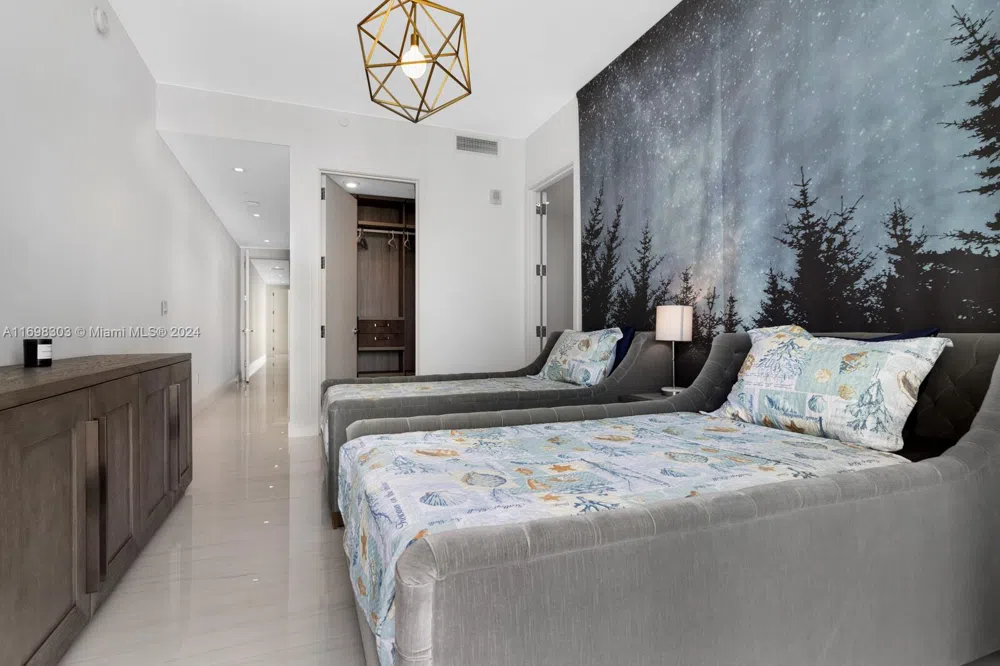 16901 Collins Ave #1402 Sunny Isles Beach, FL 33160