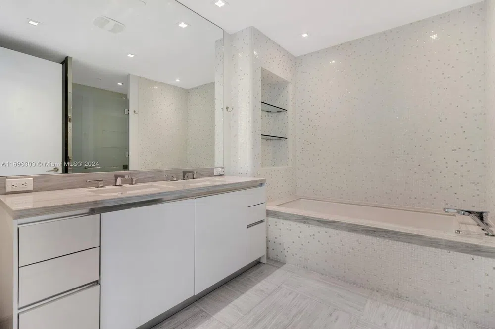 16901 Collins Ave #1402 Sunny Isles Beach, FL 33160