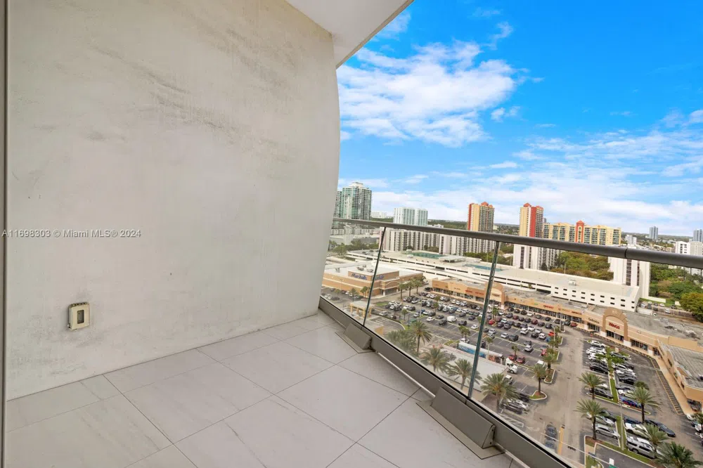16901 Collins Ave #1402 Sunny Isles Beach, FL 33160