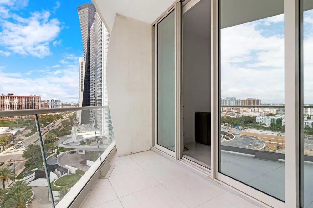 16901 Collins Ave #1402 Sunny Isles Beach, FL 33160