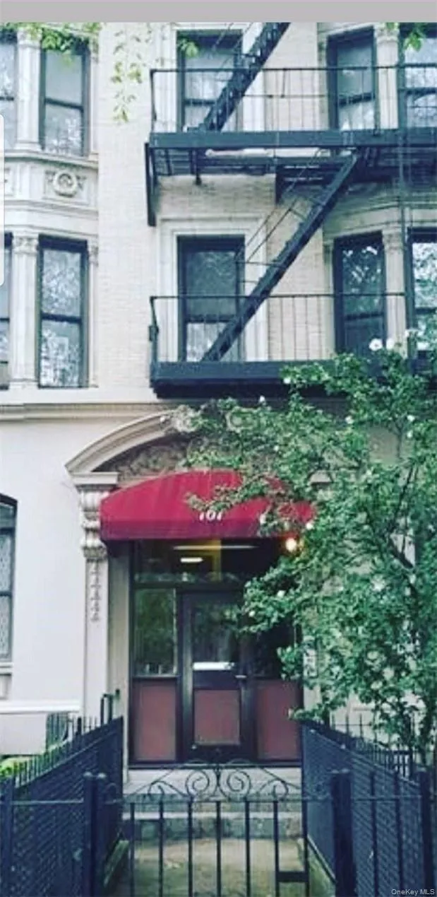 767 Eastern Parkway E #1B Brooklyn, NY 11213