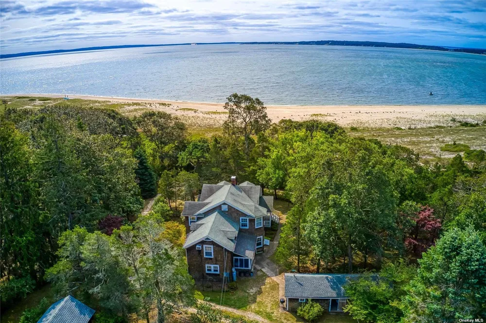 1695 Old Woods Path Southold, NY 11971