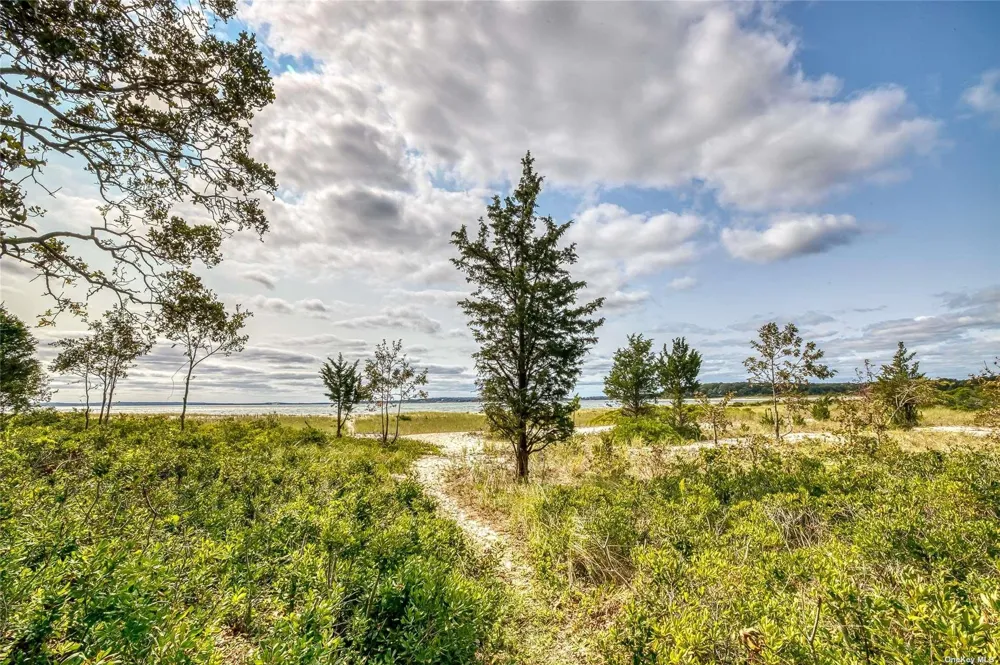 1695 Old Woods Path Southold, NY 11971