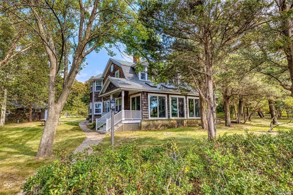 1695 Old Woods Path Southold, NY 11971