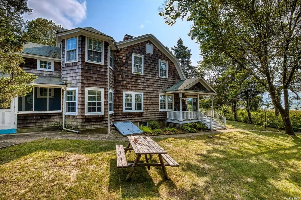 1695 Old Woods Path Southold, NY 11971