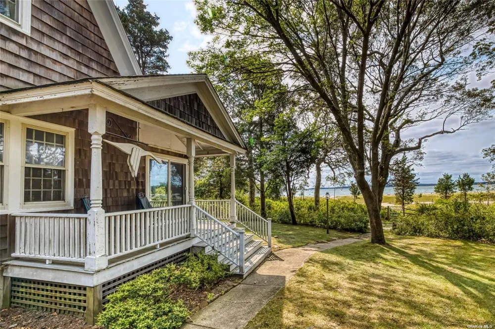 1695 Old Woods Path Southold, NY 11971