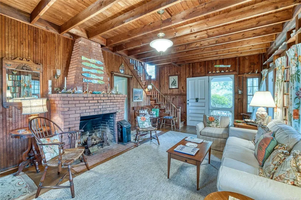 1695 Old Woods Path Southold, NY 11971