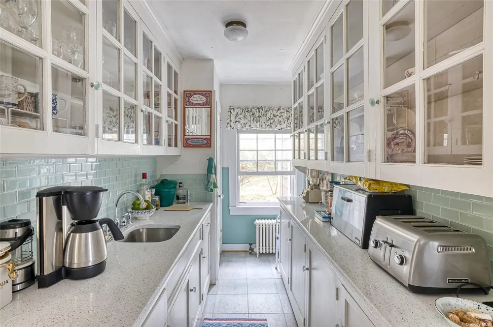 1695 Old Woods Path Southold, NY 11971