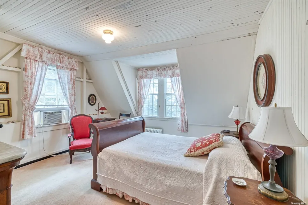 1695 Old Woods Path Southold, NY 11971