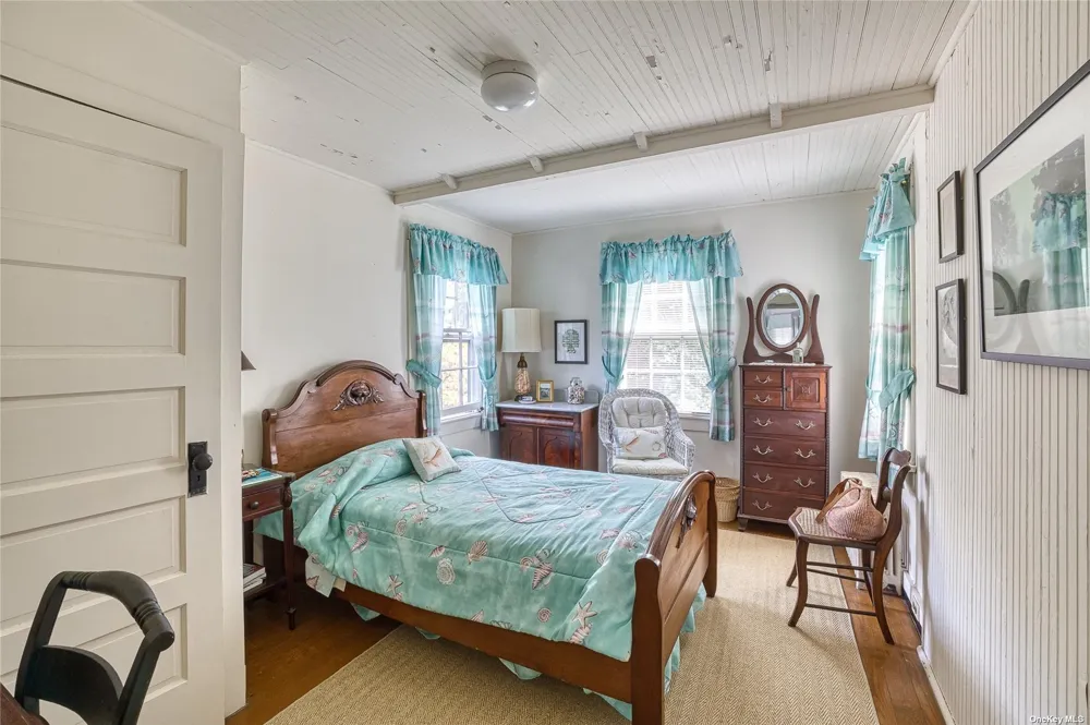 1695 Old Woods Path Southold, NY 11971