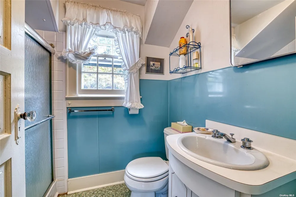 1695 Old Woods Path Southold, NY 11971