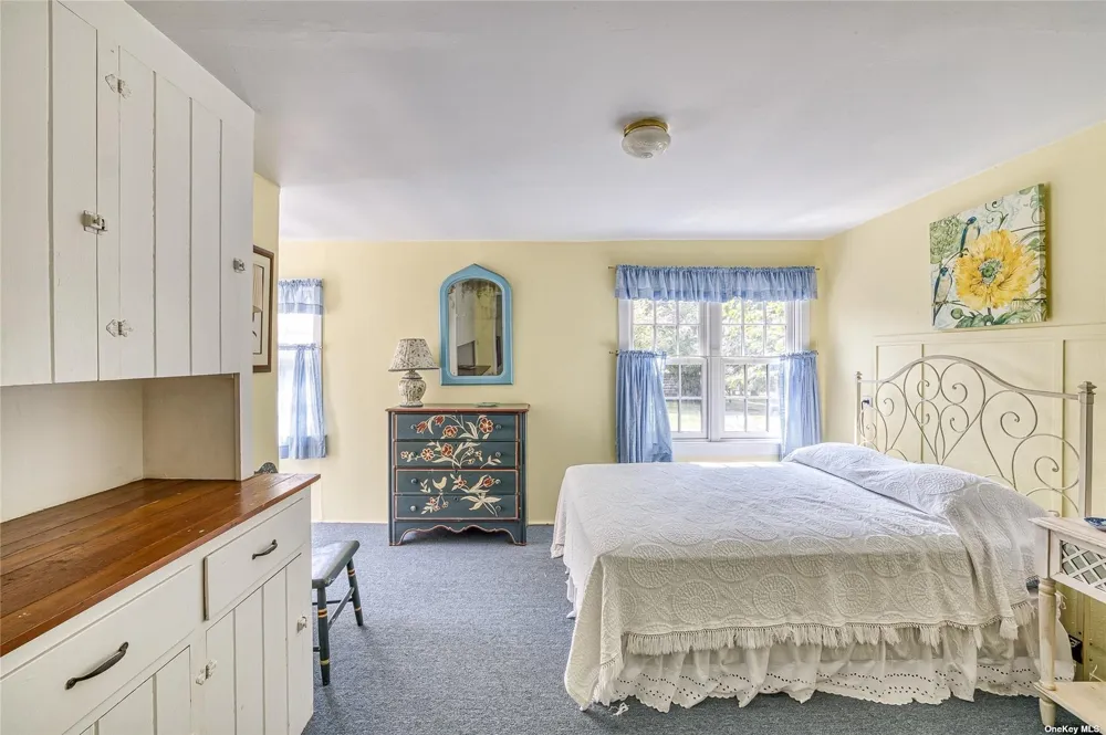 1695 Old Woods Path Southold, NY 11971