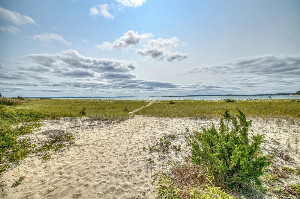 1695 Old Woods Path Southold, NY 11971