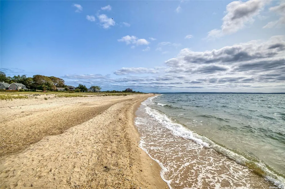 1695 Old Woods Path Southold, NY 11971