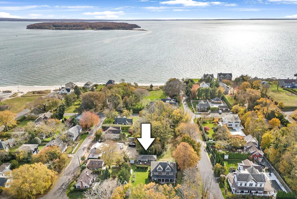 16640 Main Street #Cottag New Suffolk, NY 11956