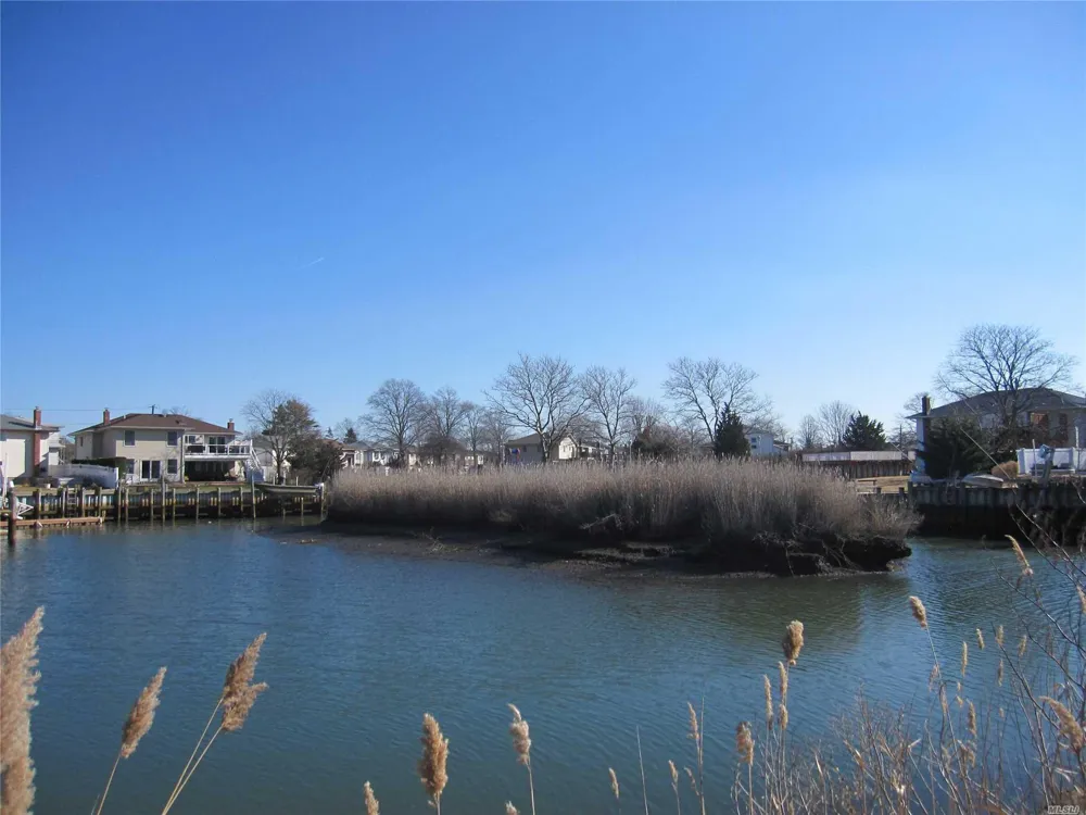 Island Place Seaford, NY 11783