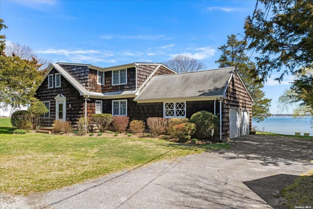 1155 Old Harbor Road New Suffolk, NY 11956