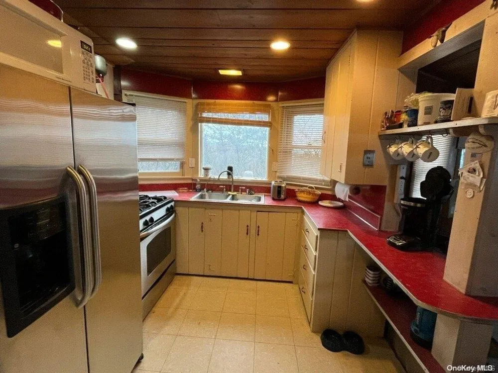 7 E End Walk Atlantique, NY 11706