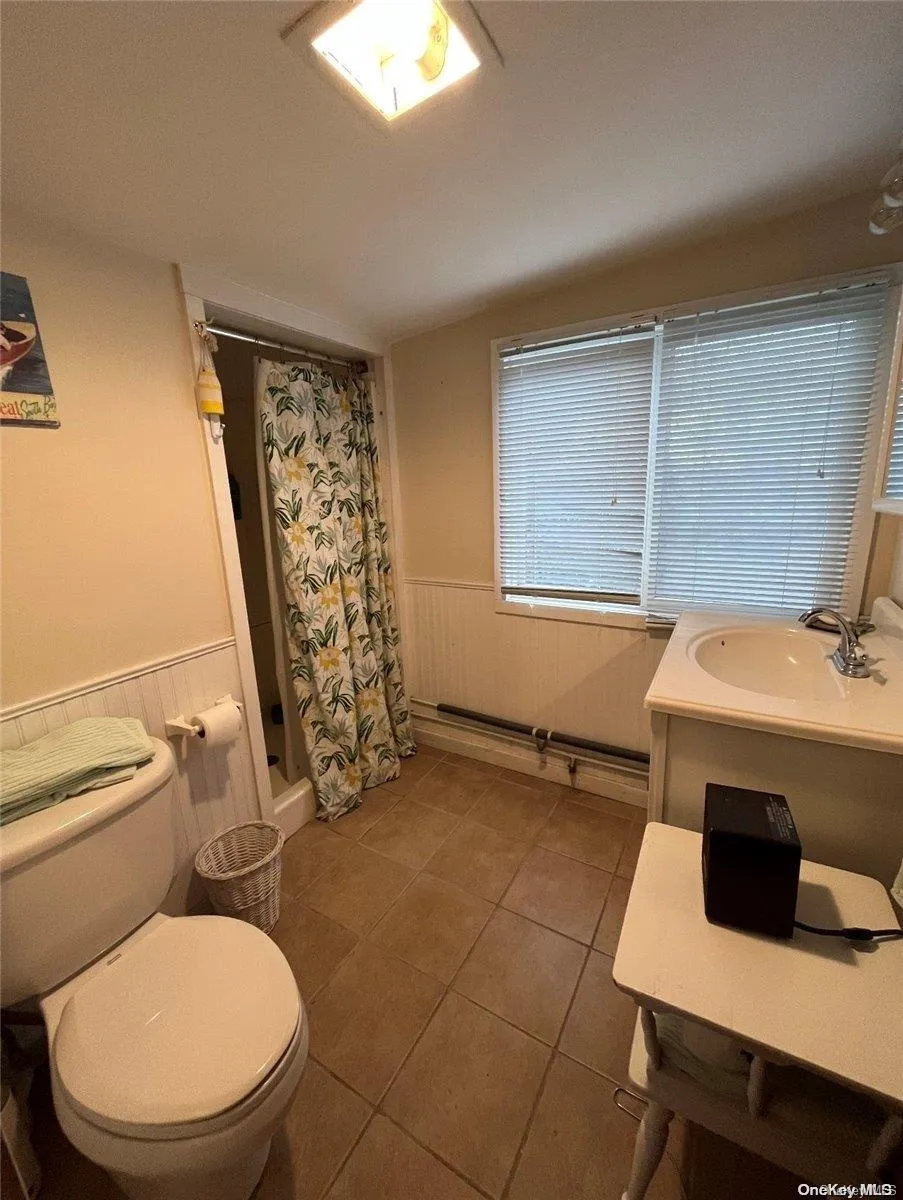 7 E End Walk Atlantique, NY 11706