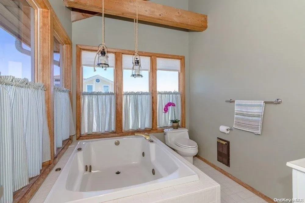 12 Sea Breeze Walk Atlantique, NY 11706