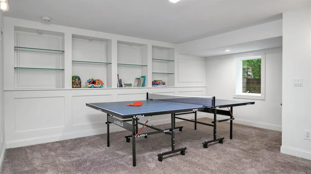 4 Scrimshaw Drive Southampton, NY 11968