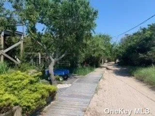 39 Midway Walk Atlantique, NY 11706