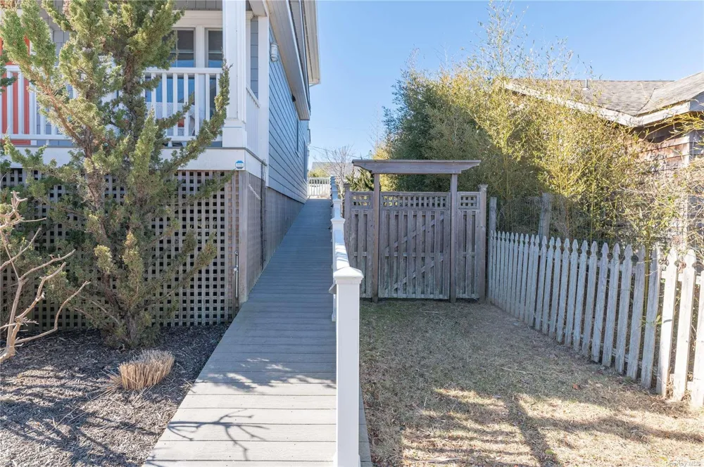 672 Ocean Breeze Ocean Beach, NY 11770