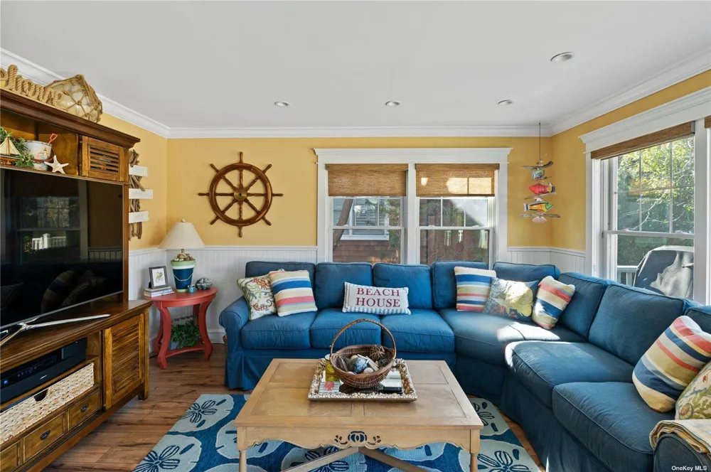 672 Ocean Breeze Ocean Beach, NY 11770