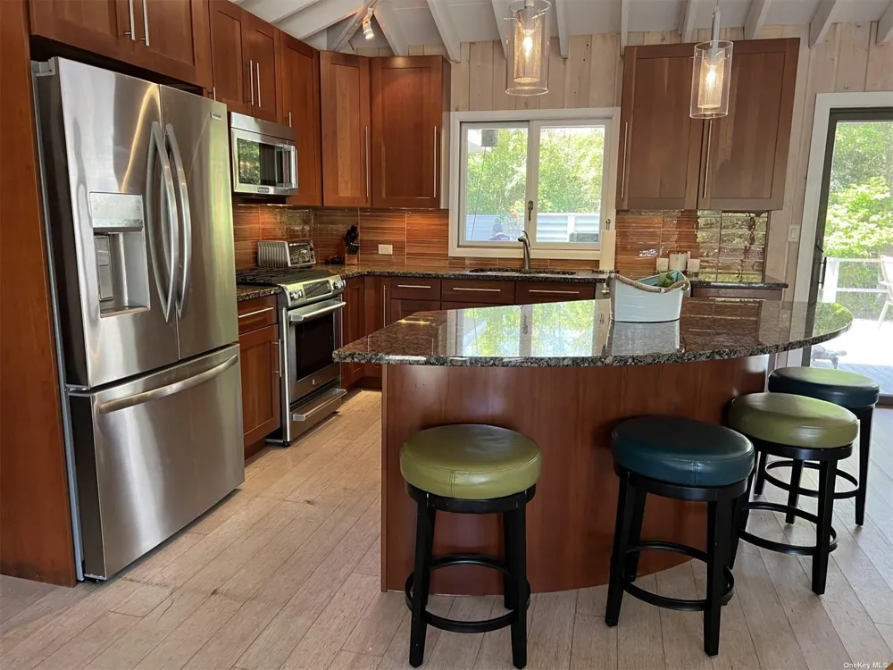 37 Kelp Walk Seaview, NY 11770