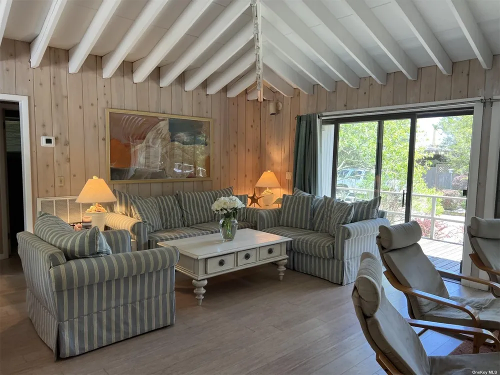37 Kelp Walk Seaview, NY 11770