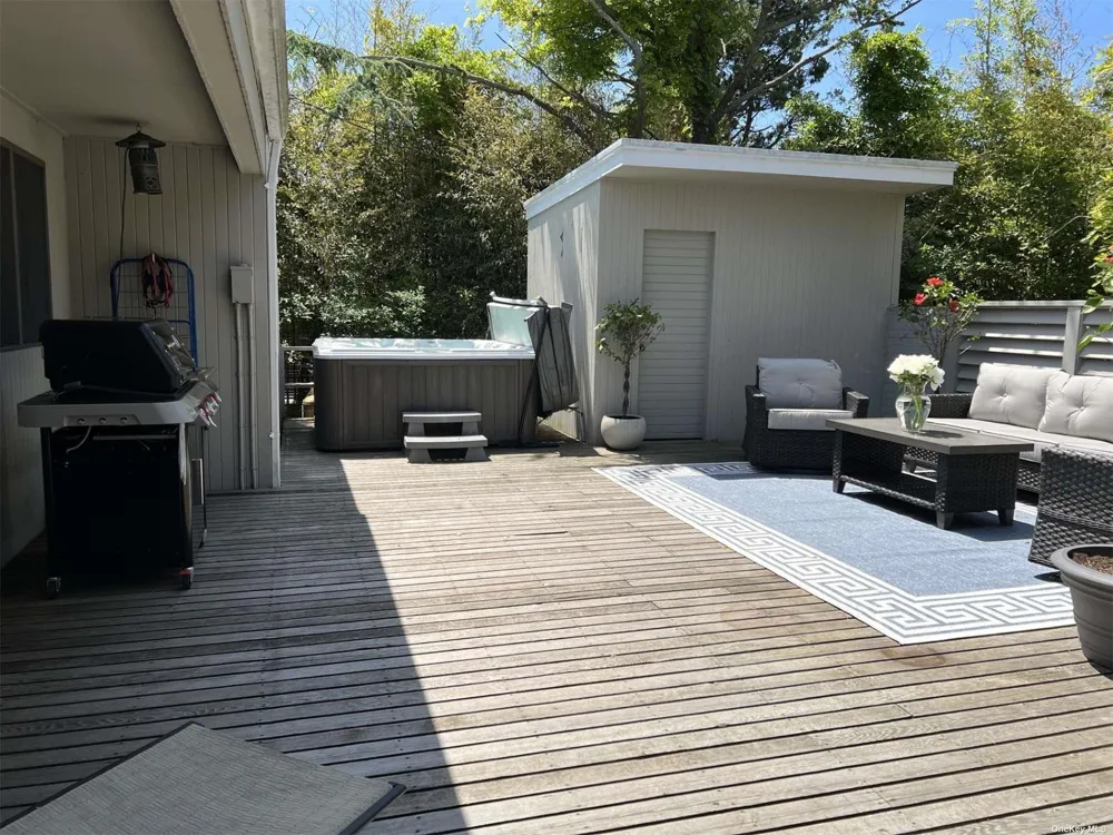 37 Kelp Walk Seaview, NY 11770