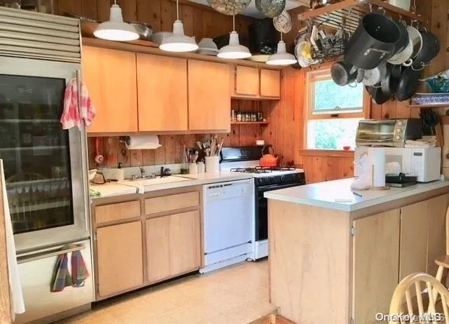 866 Evergreen Walk Ocean Beach, NY 11770