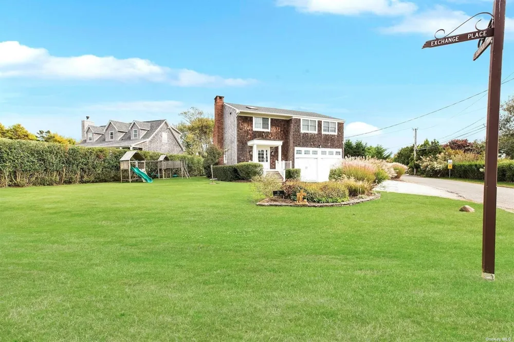 25 Exchange Westhampton Beach, NY 11978