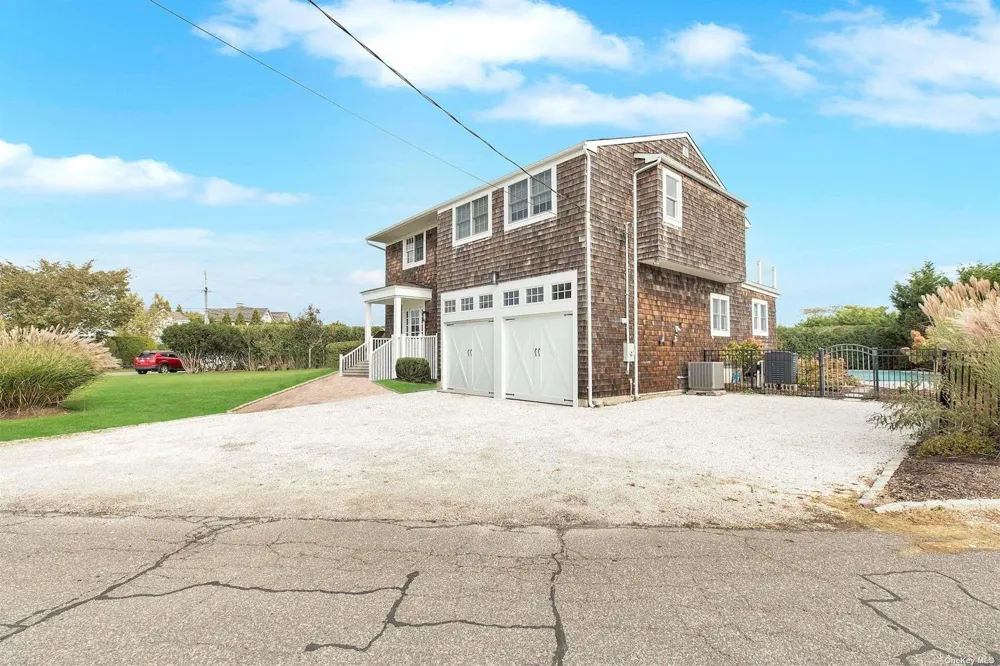 25 Exchange Westhampton Beach, NY 11978