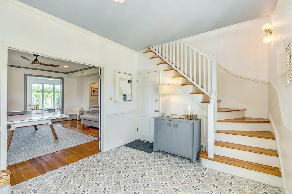 25 Exchange Westhampton Beach, NY 11978