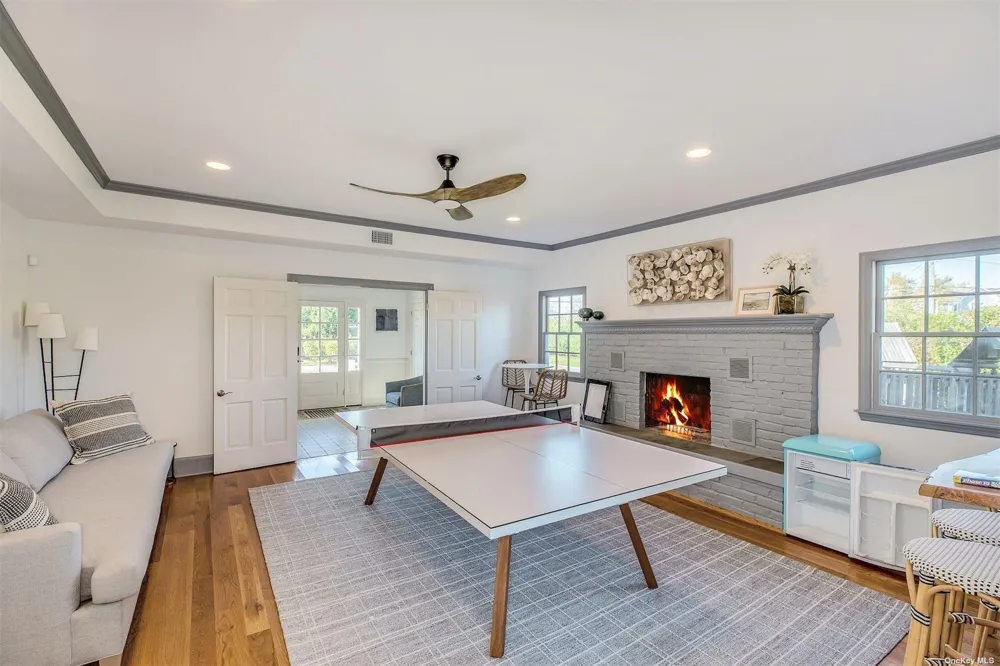 25 Exchange Westhampton Beach, NY 11978